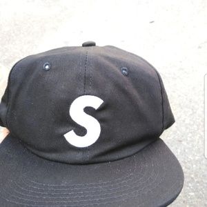 Supreme dad hat